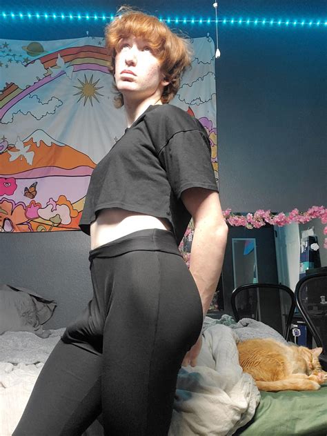 peer nude ginger abby