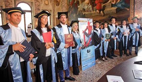 Cerimonia della seduta di laurea a Cosenza| Unipegaso.tv - YouTube