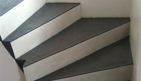 Un escalier en béton brut transformé avec du béton ciré