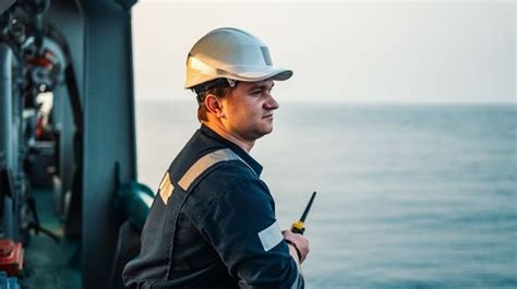 Peluang Emas Insinyur Teknologi Maritim: Panduan Karier dan Profesi