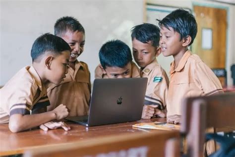Meningkatkan Akses Pendidikan Indonesia