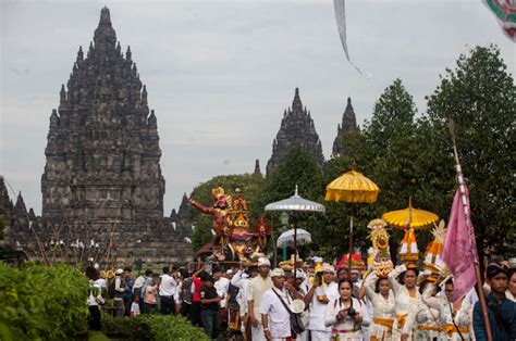 penyebar agama hindu di indonesia