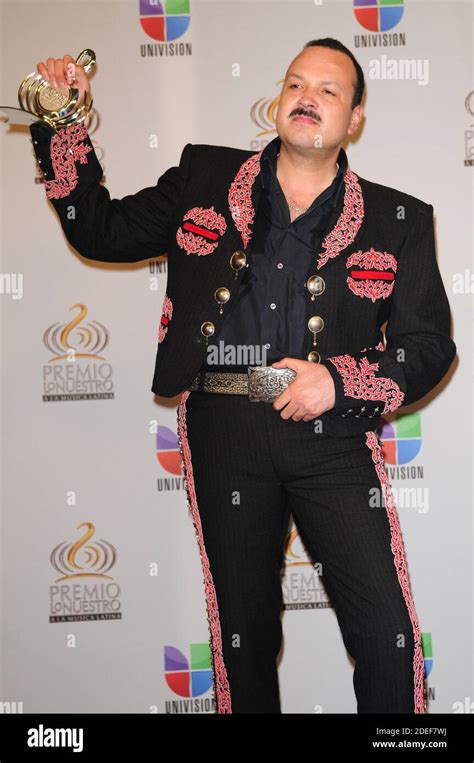 pepe aguilar in premio lo nuestro