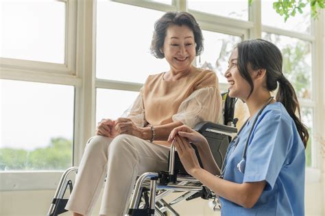 Teknologi Terkini untuk Membantu Perawatan Lansia di Jepang