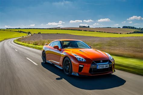 performance and features of nissan gtr