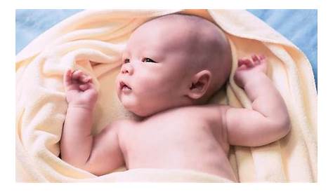 Perkembangan Bayi 2 Bulan: Mulai Mengenali Wajah Mom dan Dad