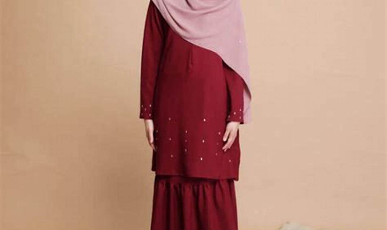 perpaduan warna baju merah maroon dan jilbab