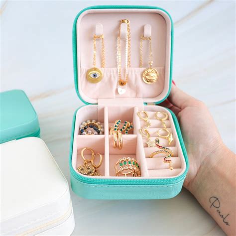Personalized Jewelry Travel Case: The Perfect Accessory For Fashionista Travelers
