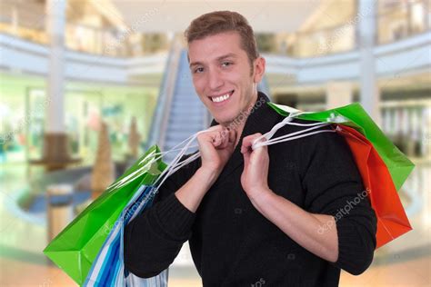 personas comprando en una tienda