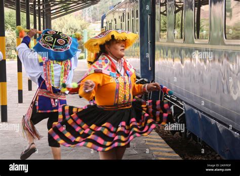 peru train dance