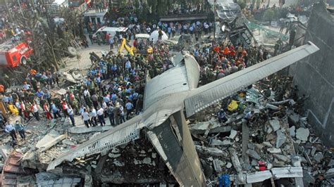 pesawat jatuh di indonesia