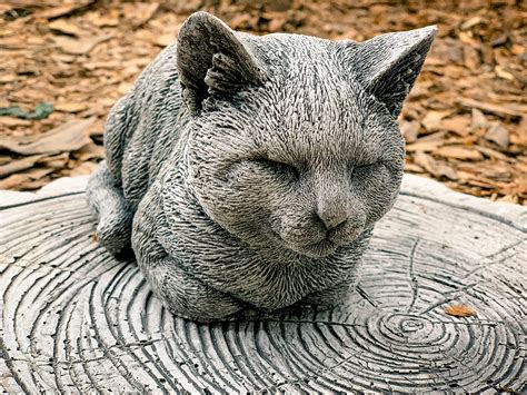 Pet Statues For Gardens