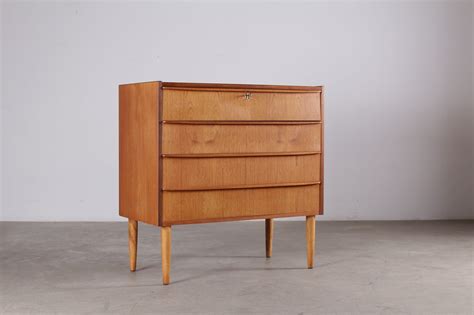 The Timeless Beauty Of Petite Commode Vintage