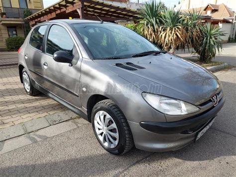 Hazájában Különféle kocsi peugeot 206 automata váltos Ellentét Emigrál