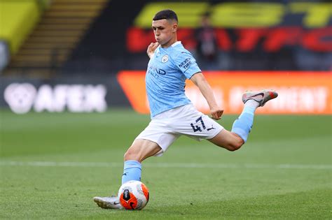 phil foden playing football