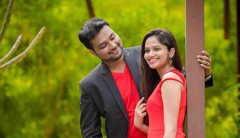 Photo Poses For Couple In Traditional Dress Maharashtrianbride Groom Marathiwedding Nauvari Weddingphotography