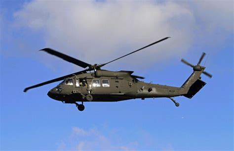 photo of black hawk helicopter
