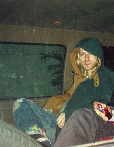 photo original kurt cobain avec guitariste