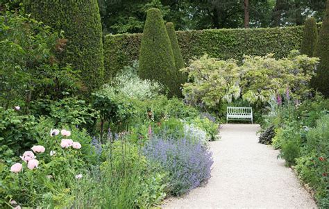 photographing gardens