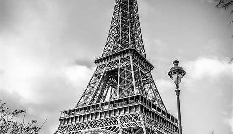 Paris street in black and white. | High-Quality Architecture Stock