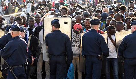 Photos Migrants Porte De La Chapelle Le Camp , à Paris, Est évacué