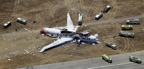 photos of airline crashes
