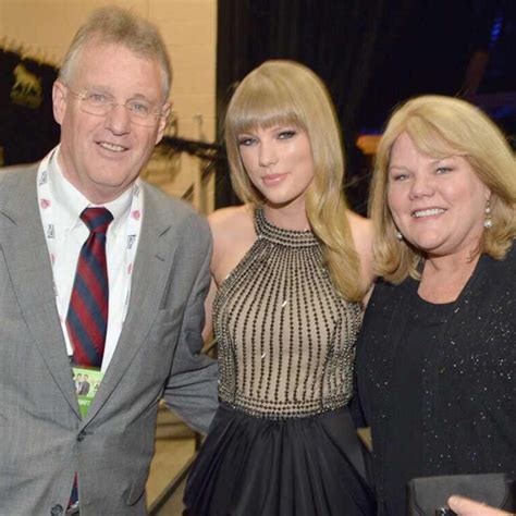 photos of taylor swift mom and dad