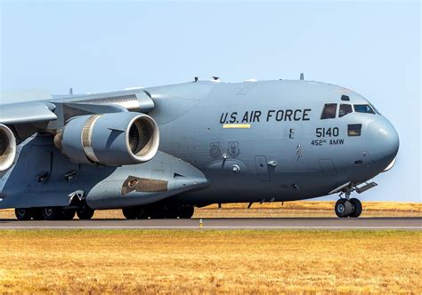 picture of c 17 aircraft