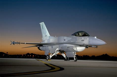 picture of f 16