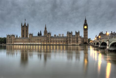 picture of the houses of parliament