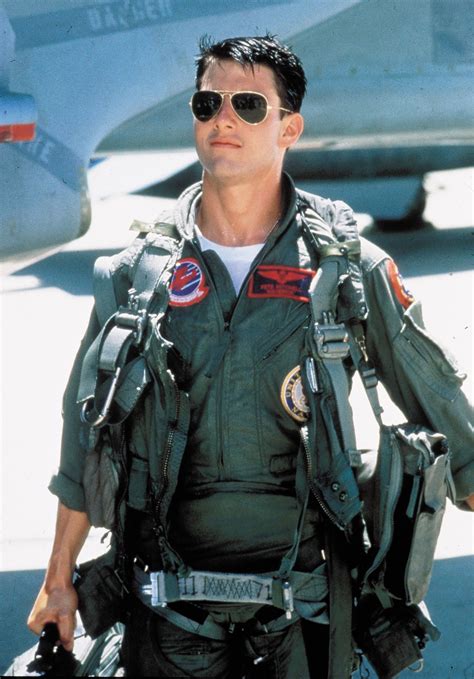 picture of tom cruise top gun