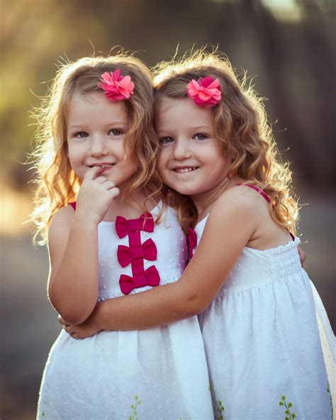 picture twin girls