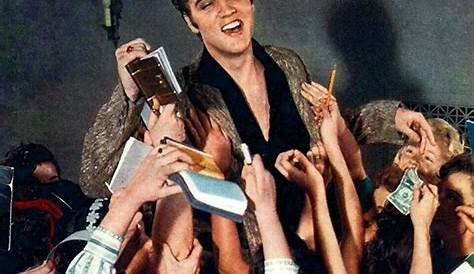 Elvis Presley and his Fans (With images) | Elvis presley live, Elvis