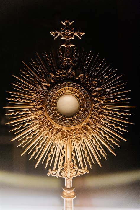 pictures of adoration of blessed sacrament