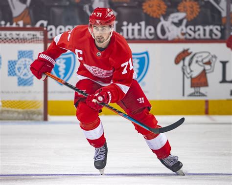 pictures of dylan larkin