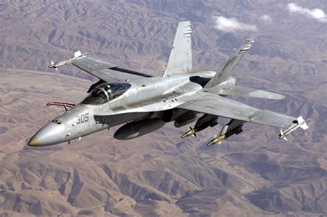 pictures of f 18 fighter jet