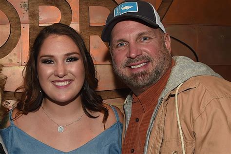 pictures of garth brooks daughters