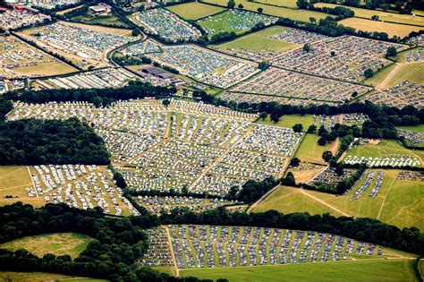 pictures of glastonbury festival