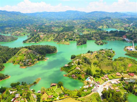 pictures of guatape colombia