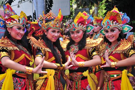 pictures of indonesian people