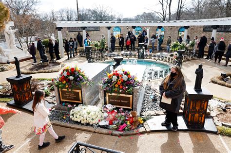 pictures of lisa marie presley's funeral