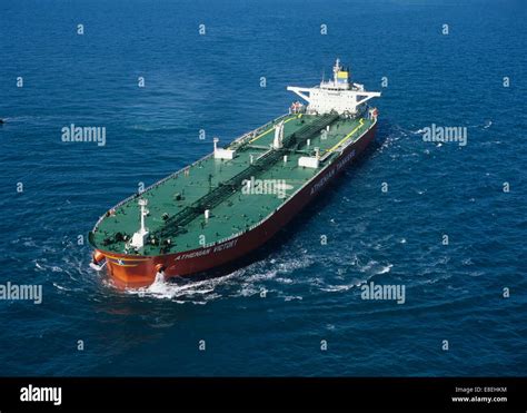 pictures of oil tankers at sea
