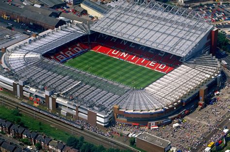 pictures of old trafford football stadium