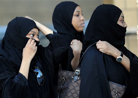 pictures of saudi arabia women