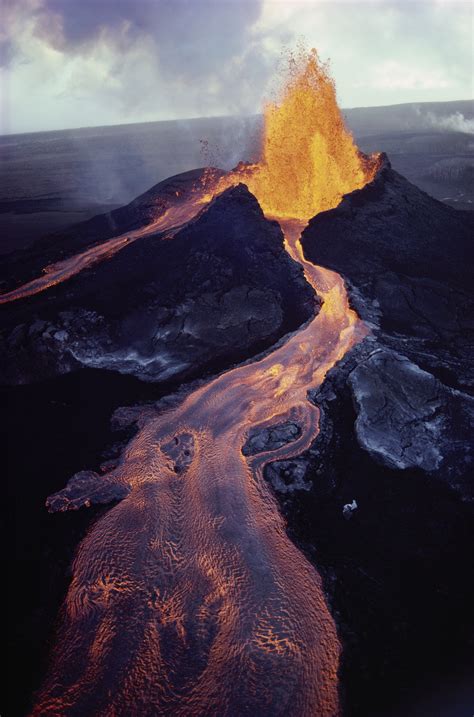 pictures of volcano eruption in hawaii
