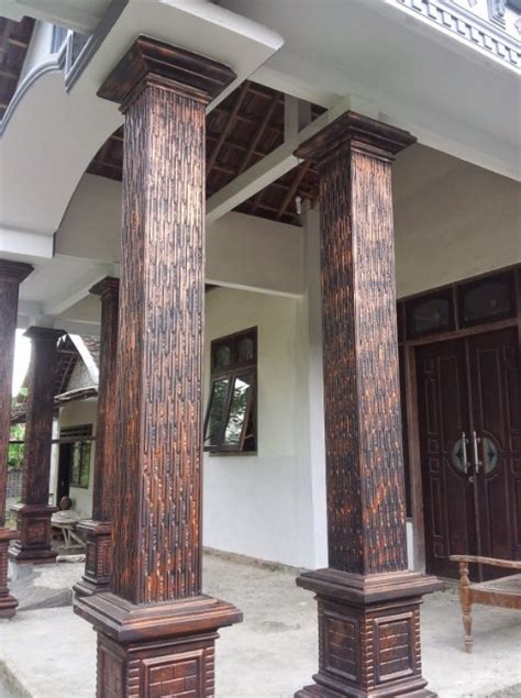pilar teras rumah kayu