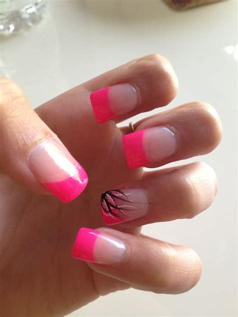 Pastel Pink French Tip Nails Sparkle always gives your nails that wow