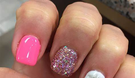 Christmas nail design. Pink glitter Christmas tree mani gel shellac