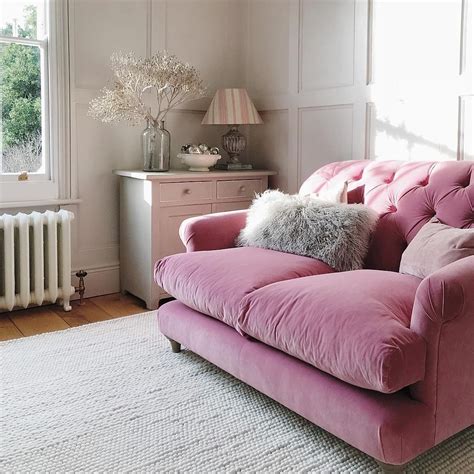 25 ideas to integrate a pink sofa into your space digsdigs