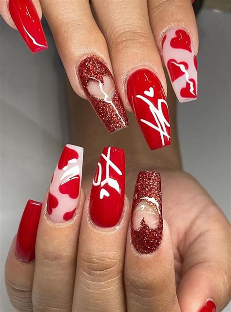 Cute short valentines day nails 2021 consists of red and pink heart